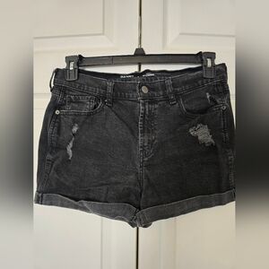Mid Rise Boyfriend Short